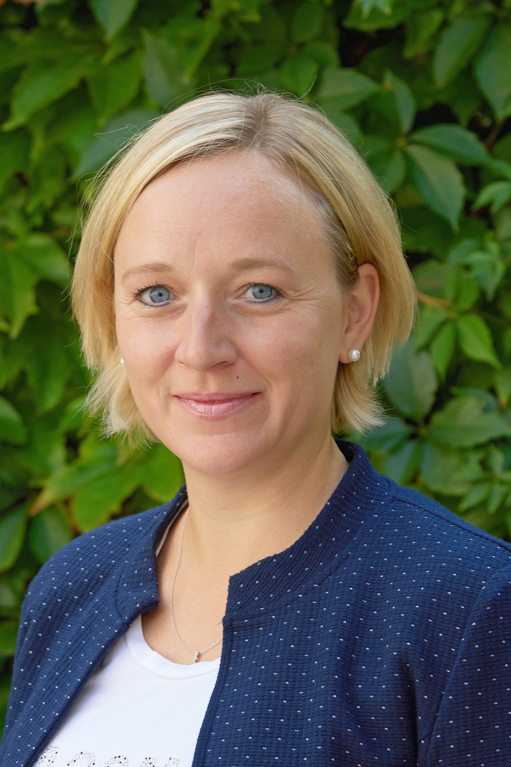 Dr. Barbara DRUML
