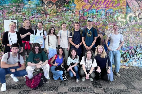 8b_John Lennon Wall